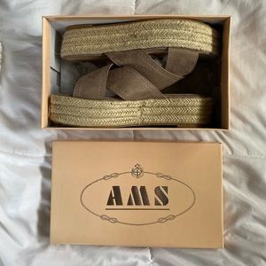 NIB Espadrille Sandals
